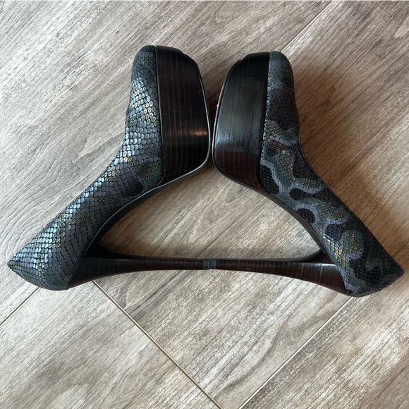 Stuart Weitzman platform python print stilettos great condition size 7M - Picture 3 of 12